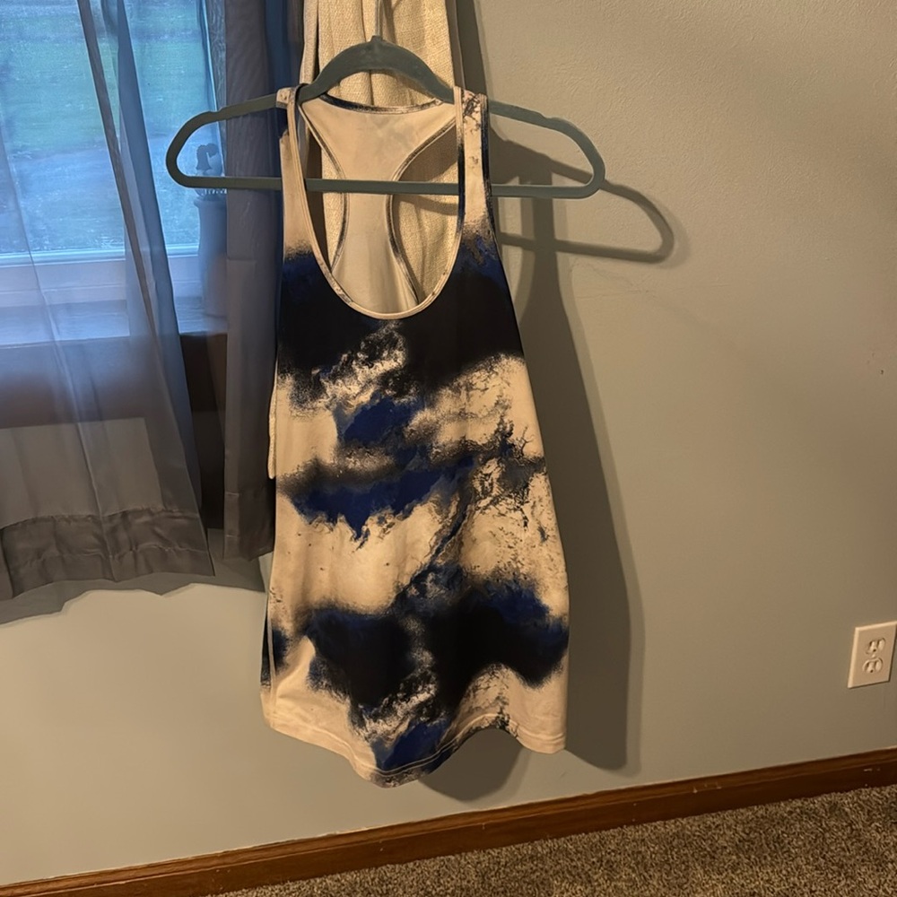 Lululemon top